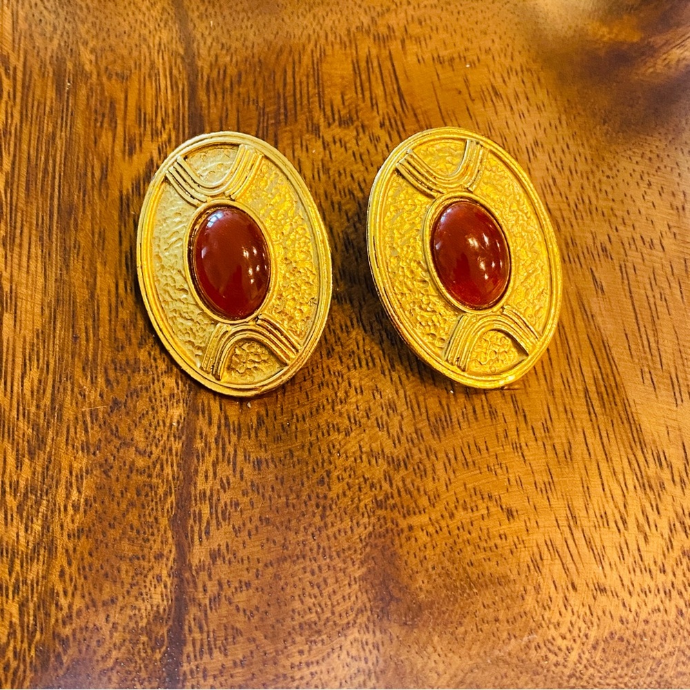 60s/70s Solid Gold Tone Textured Metal Clip-on Earrings